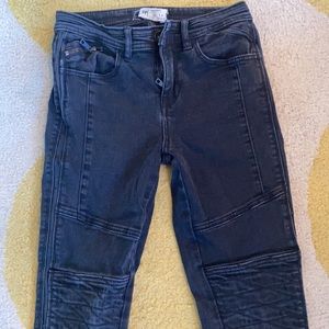 FREE PEOPLE black moto skinny jeans. Size 26
